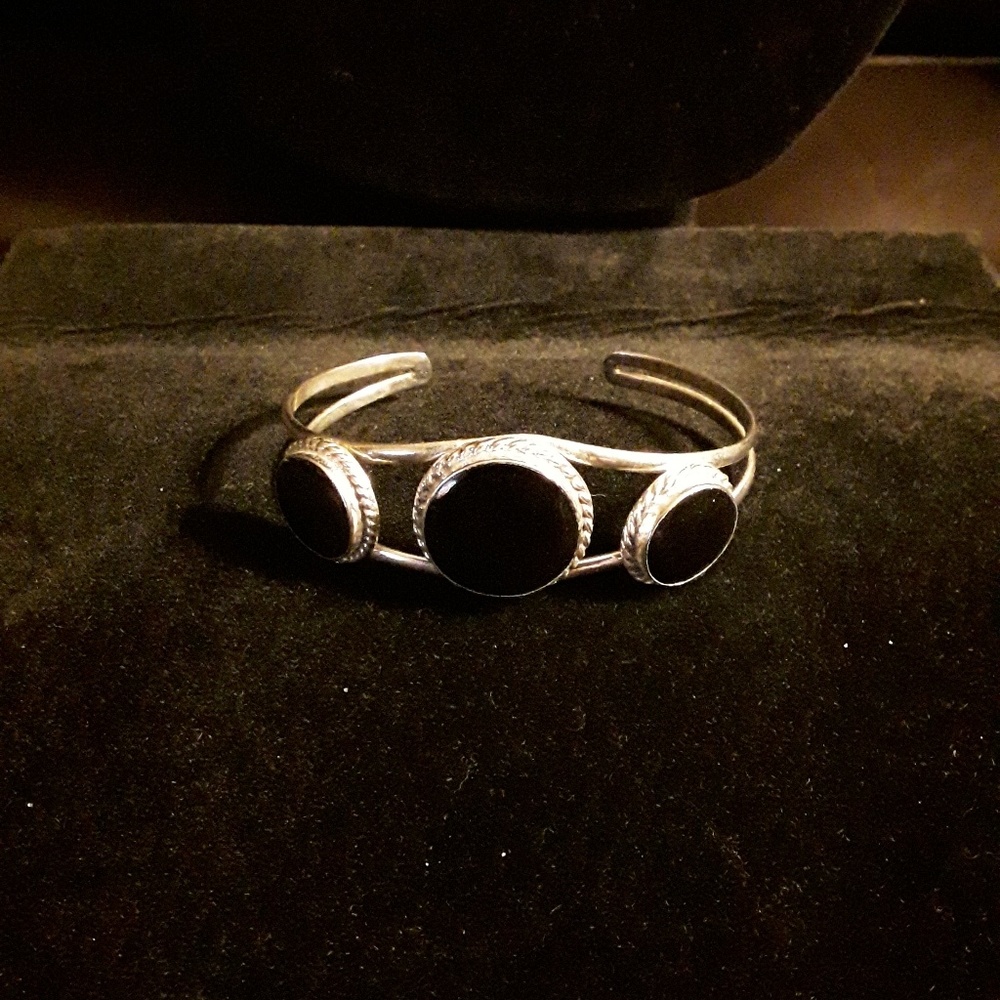 Silver bracelet with 3 black stone